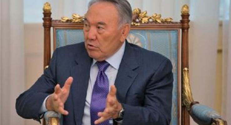 Назарбаев поручил центробанку сохранить депозиты граждан в тенге