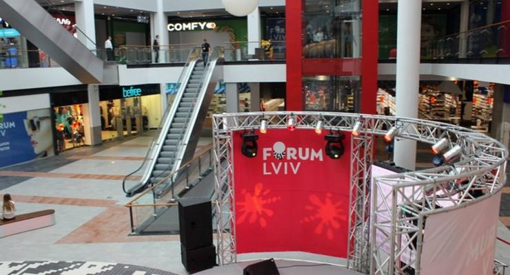 В центре Львова открылся торговый центр Форум Львов