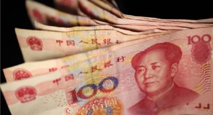 Центробанк Китая второй день подряд снижает курс юаня