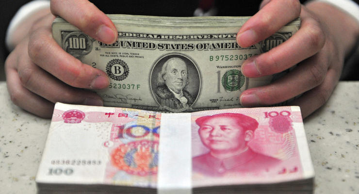 Китай ограничил продажу валюты для компаний и физлиц - СМИ