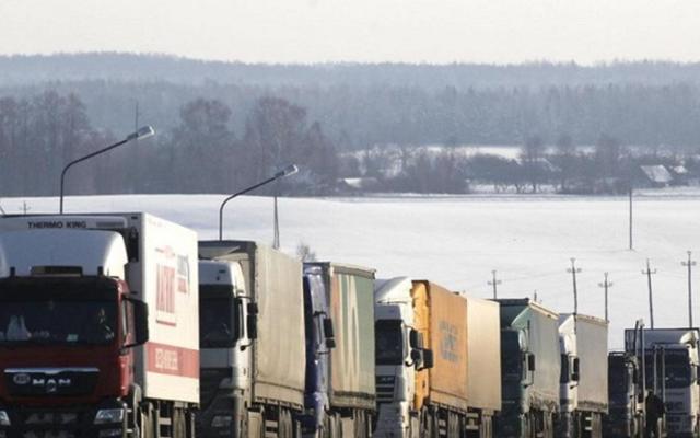 Украина отправила первый грузовой конвой через территорию РФ
