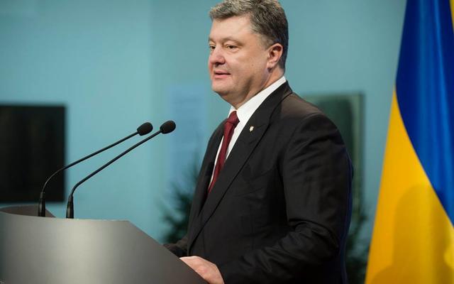 Порошенко назвал падение рубля расплатой агрессора за безответственность