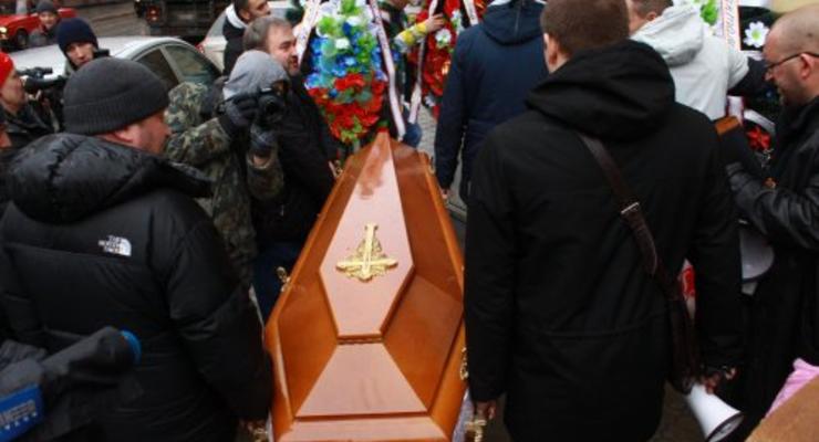 Во Львове активисты похоронили российский Альфа-банк