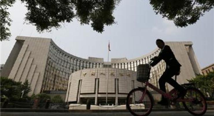 Валютные резервы Китая сократились до четырехлетнего минимума