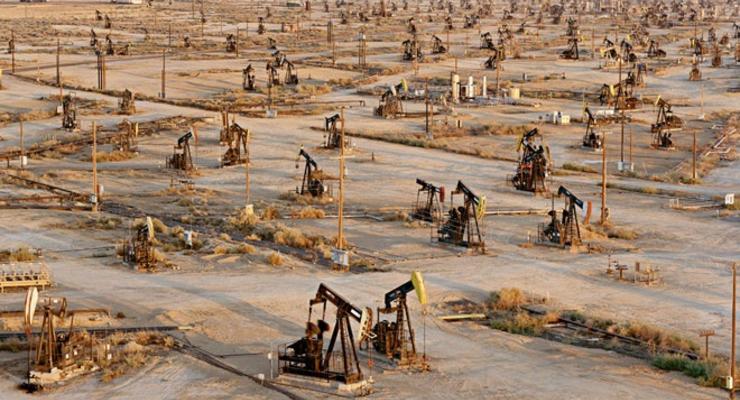 Нефтедобывающую отрасль США ждет кризис - Bloomberg