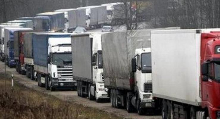 Полиция предлагает грузовикам из РФ платное сопровождение