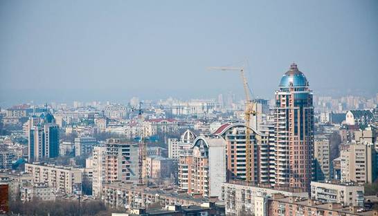 В Киеве в три раза снизился налог на землю под многоквартирными домами