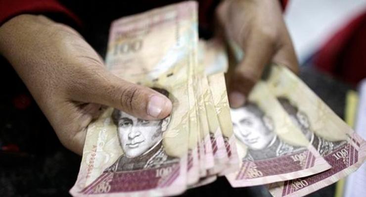 У Венесуэлы не хватает денег, чтобы печатать деньги - Bloomberg