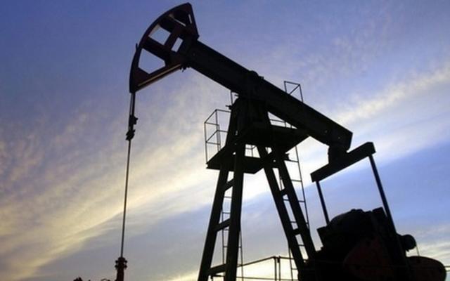 Цены на нефть начали немного падать