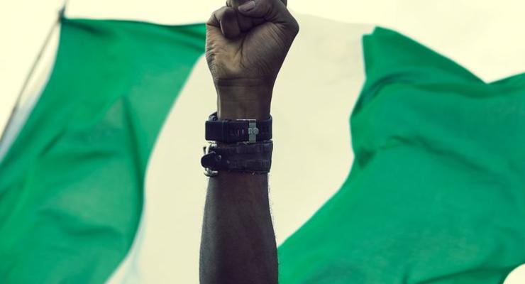 Свободное плавание: Нигерия отказалась от привязки своей валюты к доллару