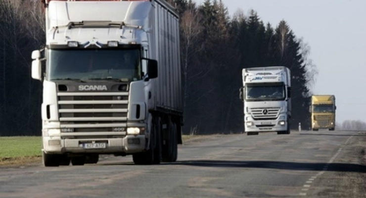 Укравтодор запретил крупным грузовикам ездить в жару