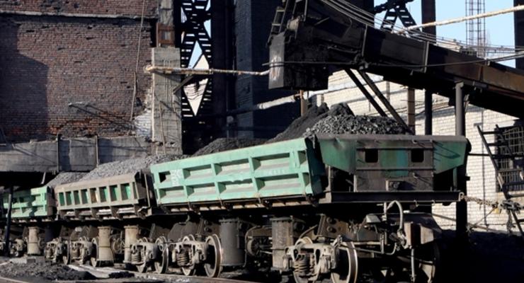 Украина возобновила вывоз угля с оккупированной территории