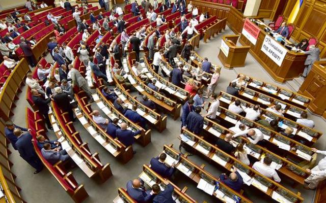 Порошенко убедил парламент в необходимости снижения пошлины на лом