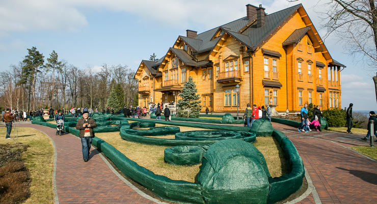 Межигорье все еще находится в собственности Януковича - комендант резиденции