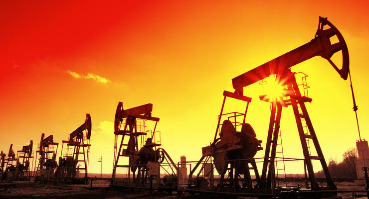 Цена на нефть опустилась ниже 50 долларов за баррель