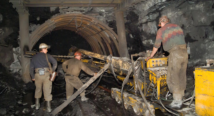 Дефицитный уголь поступает в Украину из зоны АТО