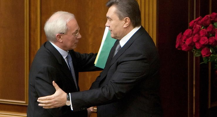 Стало известно, сколько денег Януковича и Азарова хранится в Ощадбанке