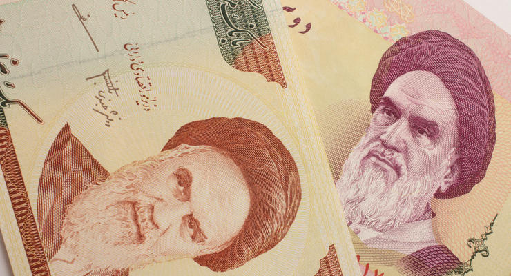 Иран меняет денежную единицу