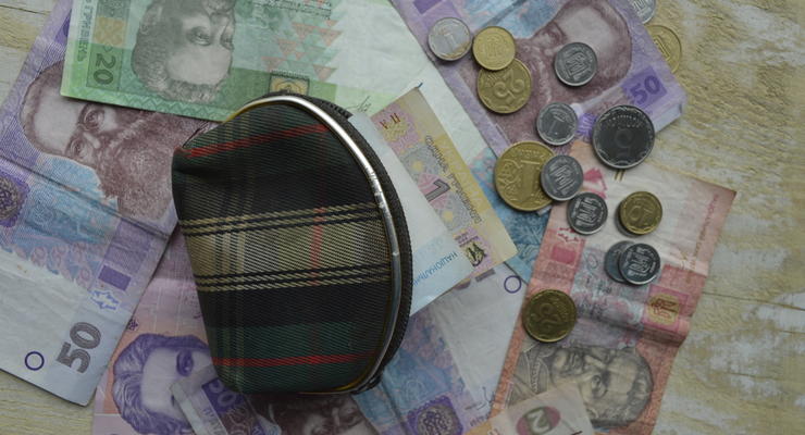 Валютные сбережения в украинских банках немного выросли в цене