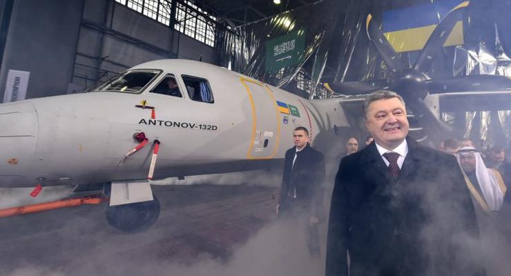 Порошенко поддержал украинское самолетостроение