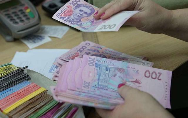 Чем обернулось повышение минимальной зарплаты для бюджетников