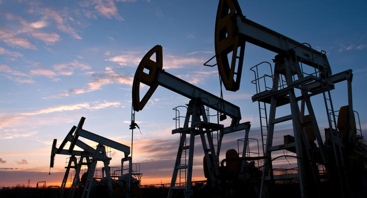 Цены на нефть показывают медленное снижение
