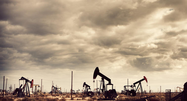 Нефть дорожает на данных о запасах нефтепродуктов в США