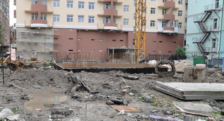 В центре Киева строят офис, который по документам храм