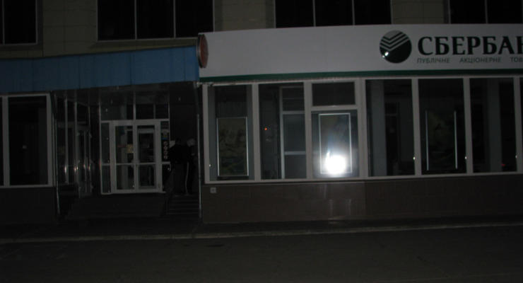 Неизвестные залили банкоматы российских банков монтажной пеной
