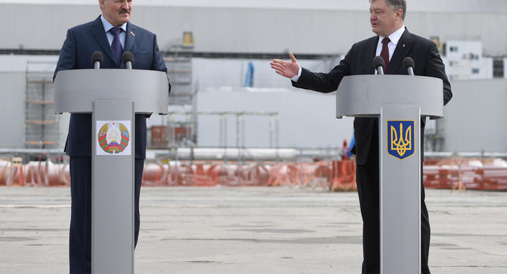 Порошенко призвал белорусов строить дороги в Украине