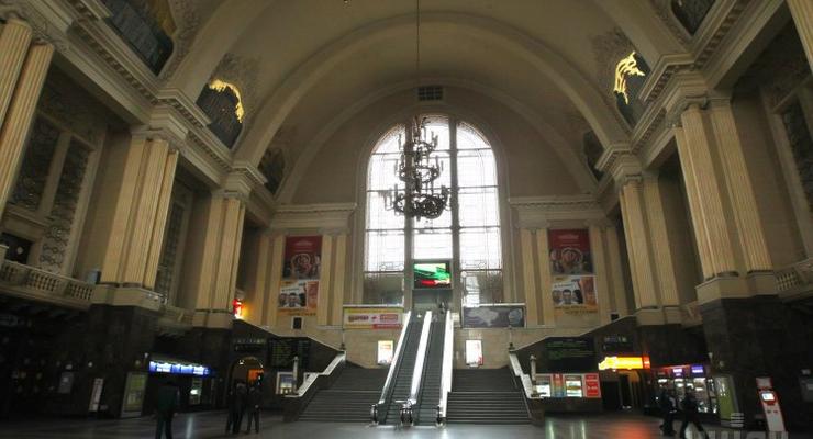 Укрзализныця установит на вокзалах терминалы для продажи билетов