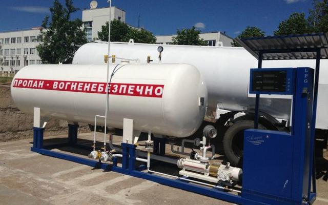 Газ на заправках продолжает дешеветь
