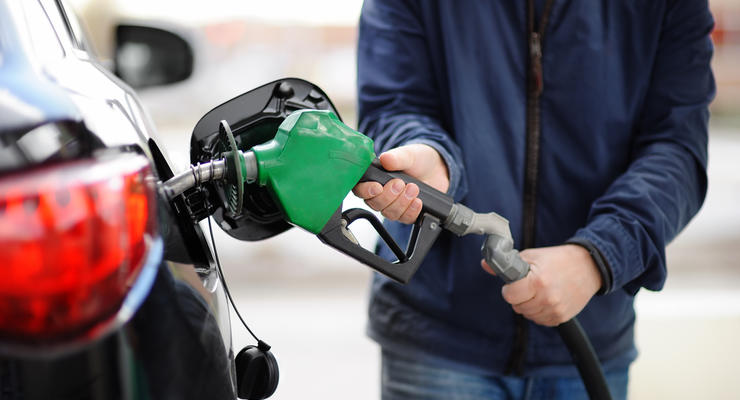 Цены на бензин и дизтопливо возобновили рост