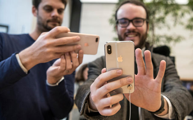 Названы цена и дата старта официальных продаж iPhone X в Украине