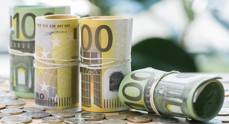 К закрытию межбанка курс евро превысил 35 грн