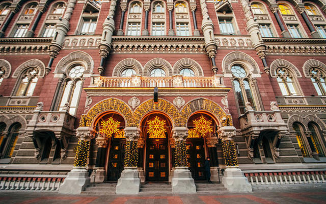 НБУ выкупил на межбанке почти 50 млн долларов
