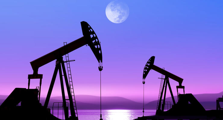 Цена на нефть опустилась ниже 77 долларов