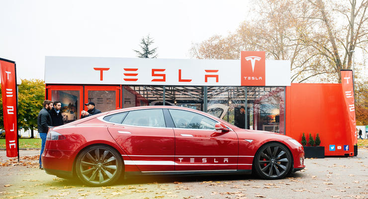 Экс-работник Tesla обвинил компанию в обмане инвесторов