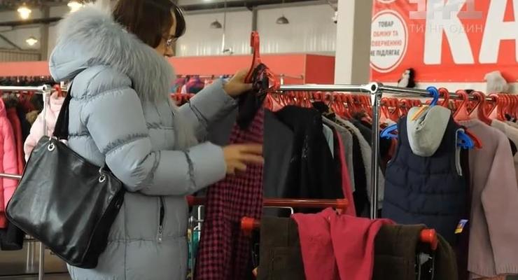 Более половины импорта одежды в Украину составляет секонд-хенд