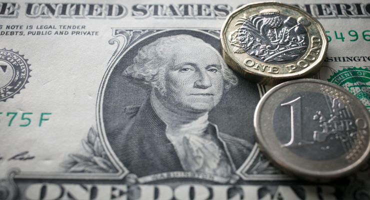 Доллар продолжает стремительно падать: Курс валют на 11 декабря