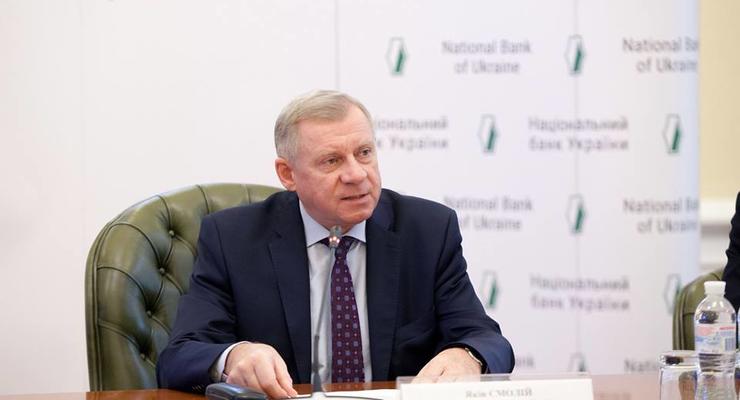 Глава НБУ заработал 320 тыс гривен в ноябре