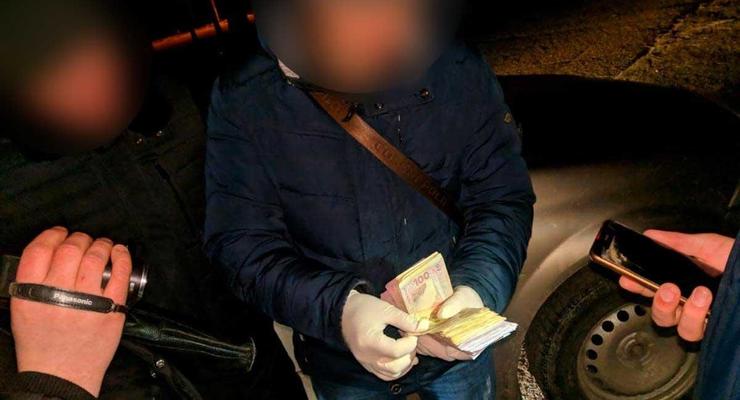 Полиция поймала коммунальщика в Черновцах на взятке в 25 тыс грн