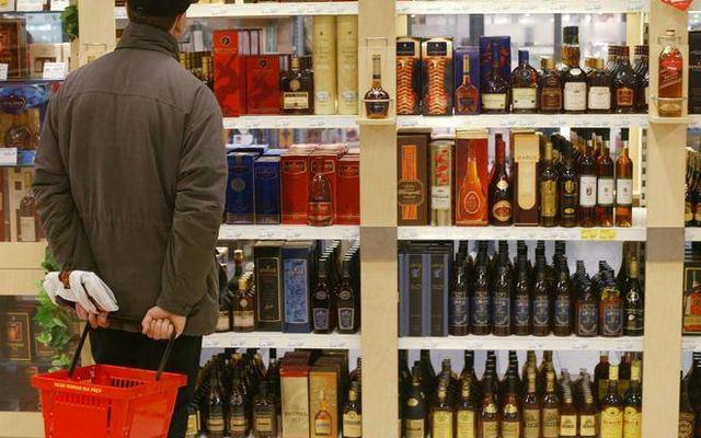 Индекс алкоголя: Сколько пива, вина и водки удастся купить за зарплату