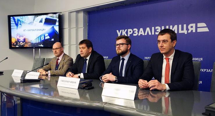 Гривну обвалила выплата долгов Укрзализныци - СМИ