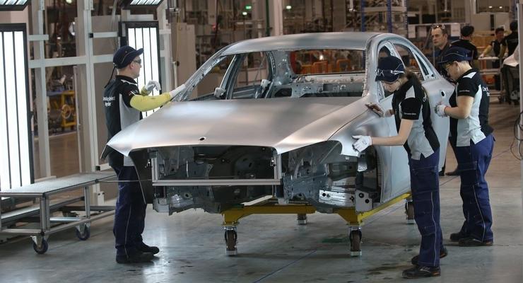 Mercedes-Benz открыл завод в России - фото