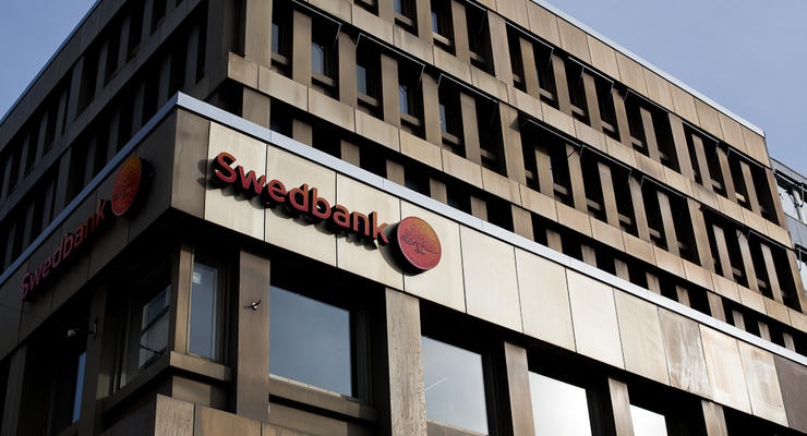 Глава Swedbank ушел в отставку из-за скандала с отмыванием денег