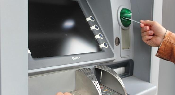 В Ирландии грабители с помощью экскаватора украли банкомат - видео
