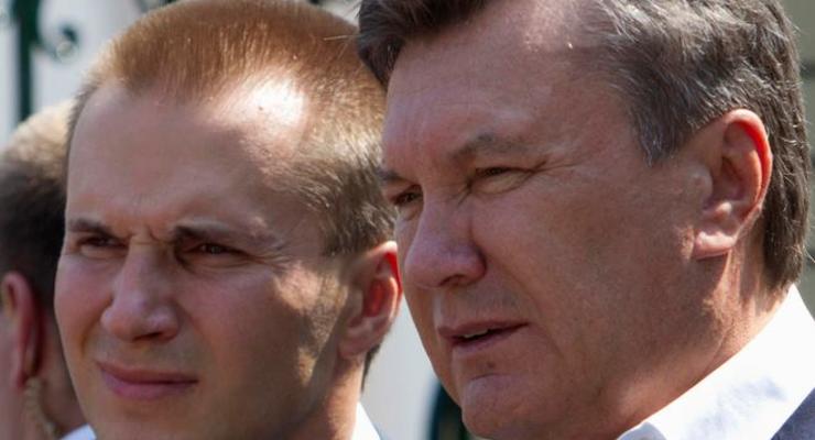 Суд снял аресты счетов банка сына Януковича
