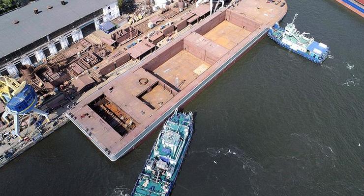 В Украине спустили на воду самое большое судно за 25 лет