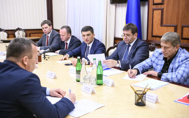 Рева за апрель заработал больше всех среди членов Кабмина: Инфографика